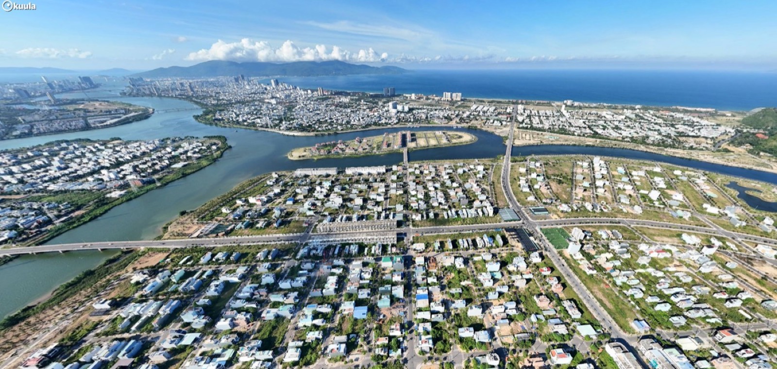 Ảnh flycam đảo Hòa Quý nhìn về trung tâm Đà Nẵng